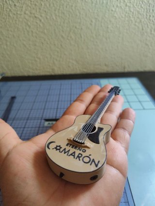 Mini Guitarra Eterno Camarón 13'5cm