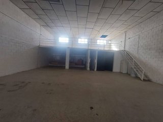 Nave industrial en alquiler en Lucena