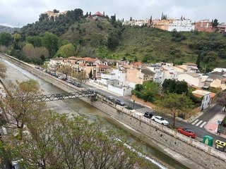 Piso en alquiler en Crta. De la Sierra en Granada
