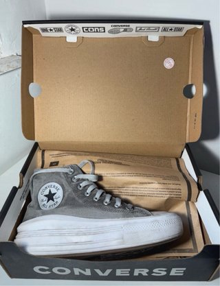 Converse grises y blancas sin estrenar
