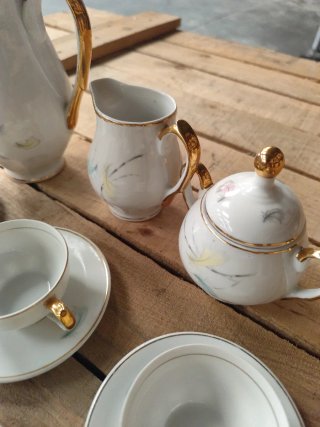 Juego de café antiguo porcelana dorada