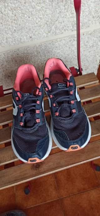 Deportivas Talla 42 Negras y Naranjas