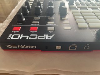 Akai APC40 MKII Controlador MIDI USB con maletín