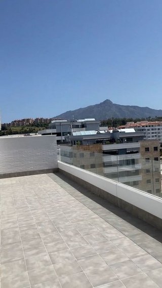 Ático en alquiler en Nueva Andalucía centro en Marbella