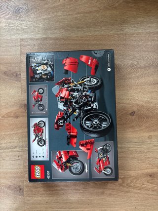 Lego Technic 42107 Ducati Panigale V4 R