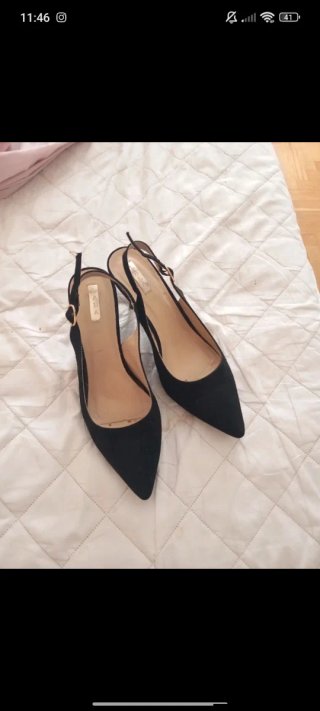 Tacones finos negros