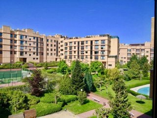 Piso en alquiler en Piovera - Conde Orgaz en Madrid