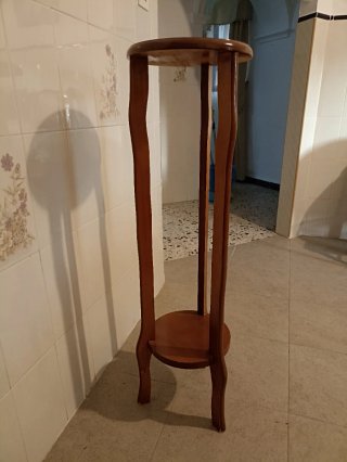 Mesa auxiliar / Peana de madera