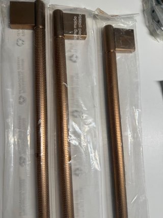 Pack 3 Tiradores Largos 37cm Oro Rosa Moleteado