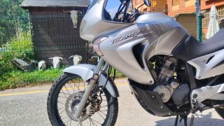 Vendo honda transalp 650 del año 2006 € 1500