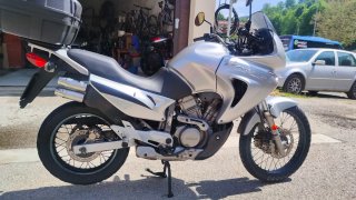 Vendo honda transalp 650 del año 2006 € 1500