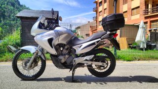 Vendo honda transalp 650 del año 2006 € 1500