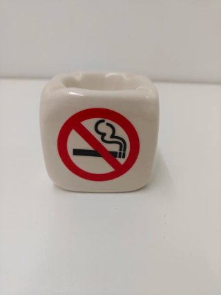 Cenicero de cerámica blanco