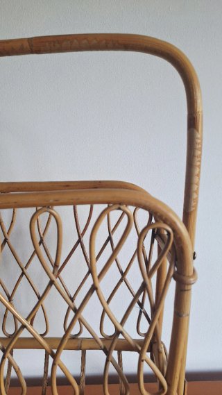 Revistero de ratán vintage