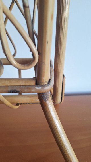 Revistero de ratán vintage