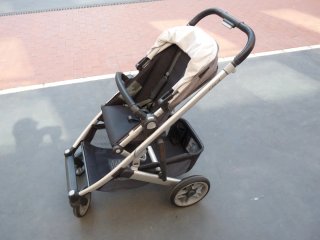 Carrito UPPAbaby Cruz v2 gris con silla y capazo