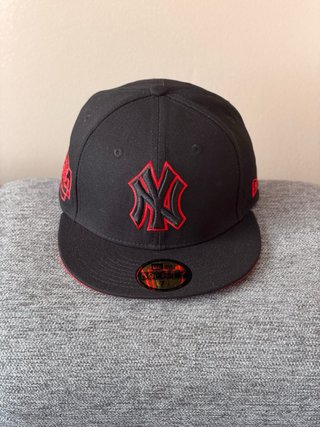 Gorra New Era 59FIFTY NY Negra Roja 7