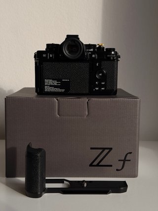 Oportunidad - Nikon ZF - En garantía + Grip