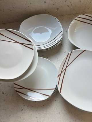 Vajilla porcelana diseño líneas marrones