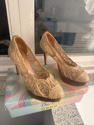Zapatos de tacón Shein beige encaje