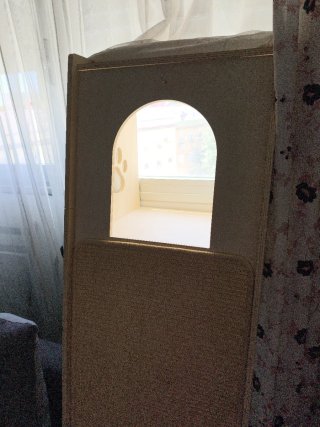 Rascador para gato con ventana y casita