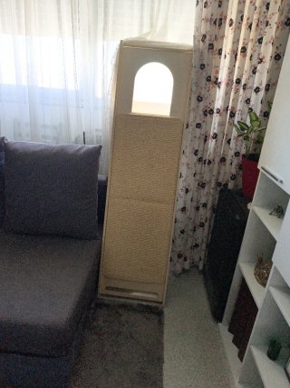 Rascador para gato con ventana y casita