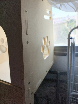 Rascador para gato con ventana y casita