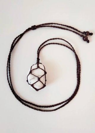 Collana unisex Howlite e corda marrone