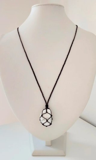 Collana unisex Howlite e corda marrone
