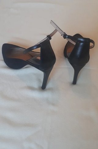 Zapatos tacón Stradivarius negros T.36