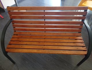 Banco de madera y metal para exterior