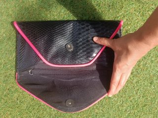 Bolso fiesta clutch DiBye serpiente negro