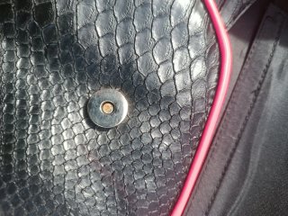 Bolso fiesta clutch DiBye serpiente negro