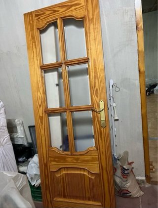 Puerta de madera con cristal