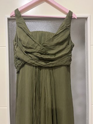 Vestido de fiesta verde oliva. Jesús del Pozo.