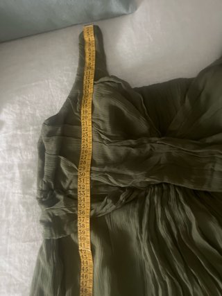 Vestido de fiesta verde oliva. Jesús del Pozo.