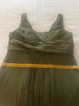 Vestido de fiesta verde oliva. Jesús del Pozo.
