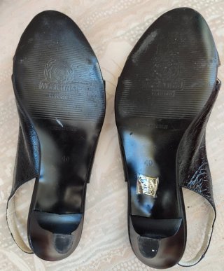 Sandalias negras tacón slingback