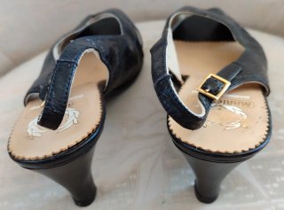 Sandalias negras tacón slingback