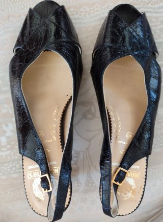 Sandalias negras tacón slingback