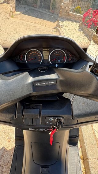 Suzuki Burgman 400cc Scooter Blanco 2013