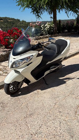 Suzuki Burgman 400cc Scooter Blanco 2013