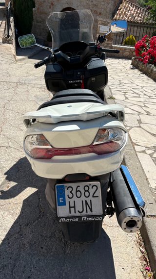 Suzuki Burgman 400cc Scooter Blanco 2013