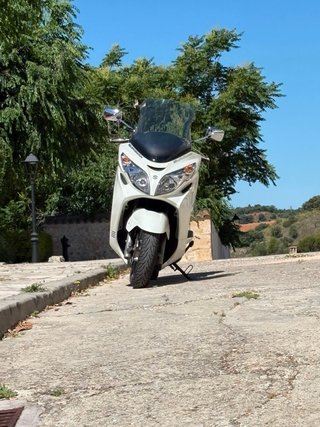 Suzuki Burgman 400cc Scooter Blanco 2013