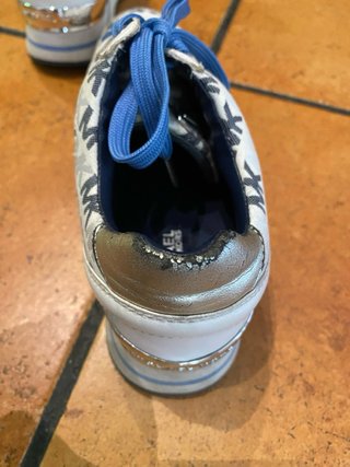 Zapatillas Michael Kors MK Blancas y Azules