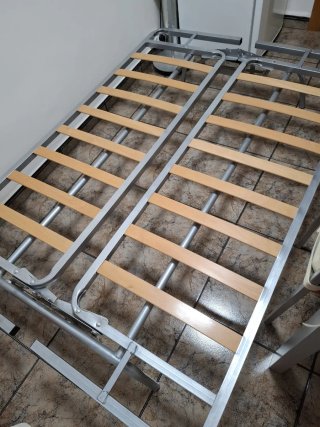 Sofá Cama Blanco con Cojines Amarillos