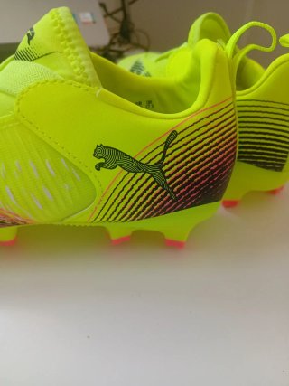Botas de fútbol Puma infantiles nuevas talla 29