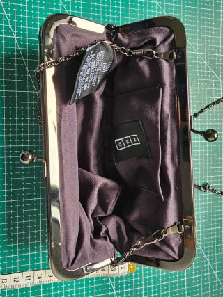 Bolso de fiesta gris perla con cadena