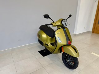 Vespa 300 GTS Super