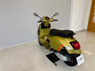 Vespa 300 GTS Super